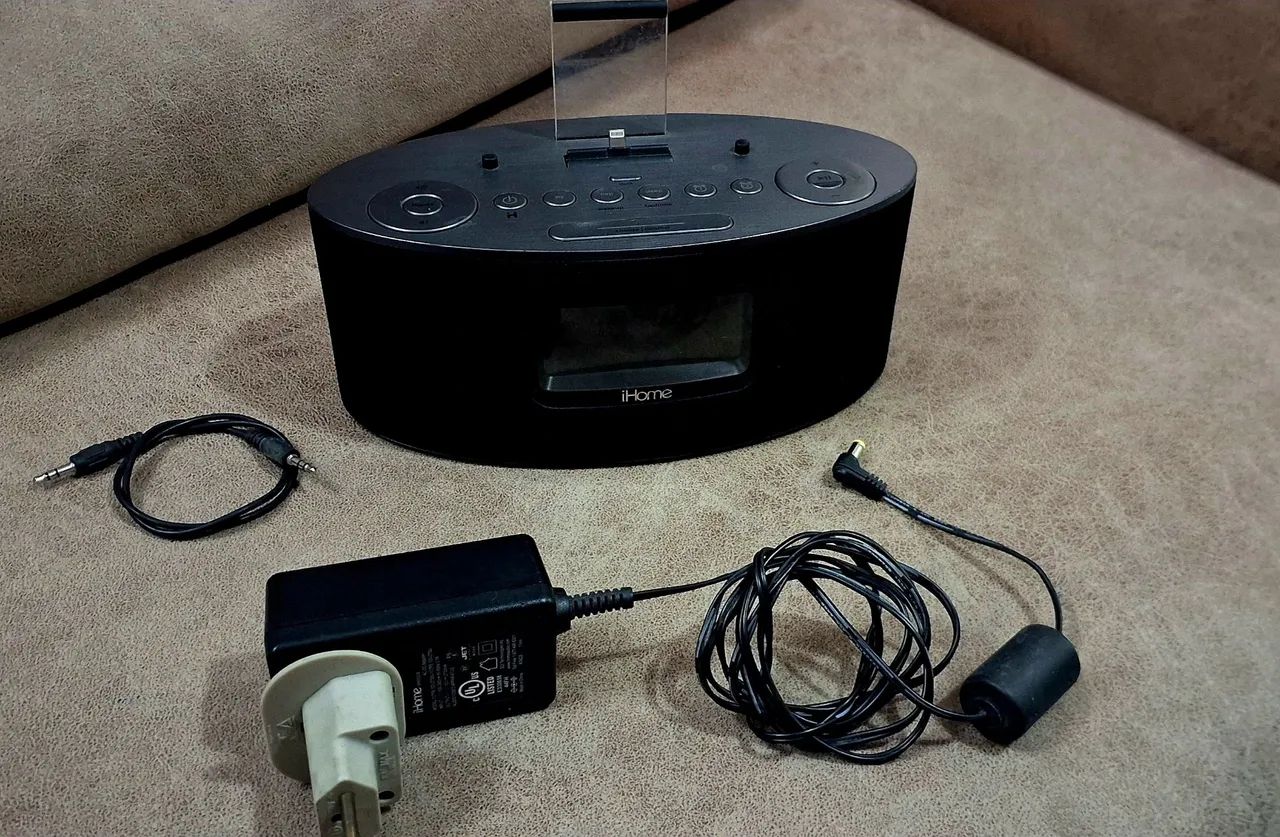 Caixa de som e rádio relógio Ihome para iPhone 