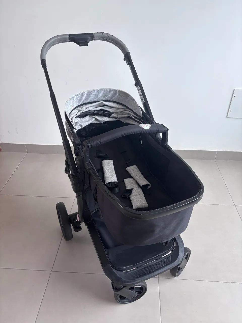 Carrinho de Bebê EXCELENTE condição  - Foto 4