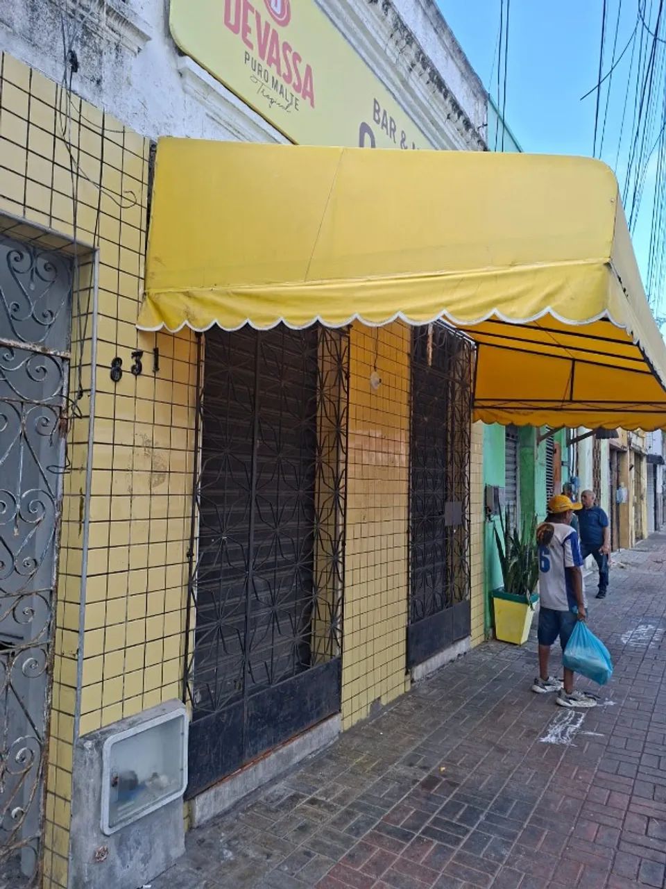 Vendo Casa no Centro, Comercial e Residencial; 1 loja e  5 apartamentos sala, quarto, WC - Foto 3