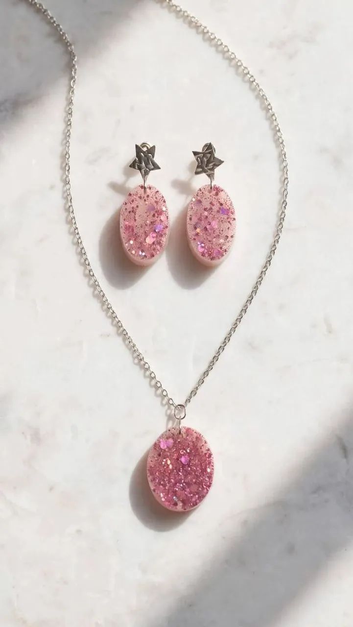 Conjunto colar + Brincos feito em Resina 
