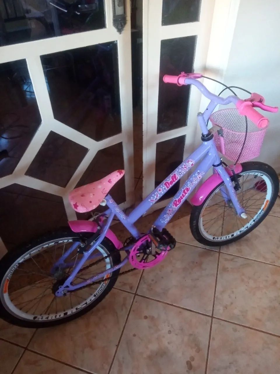 Bicicleta aro 20, praticamente nova.