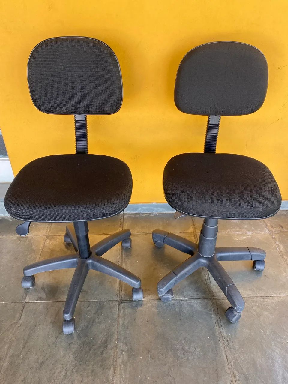 2 Cadeiras Escritório Secretaria 