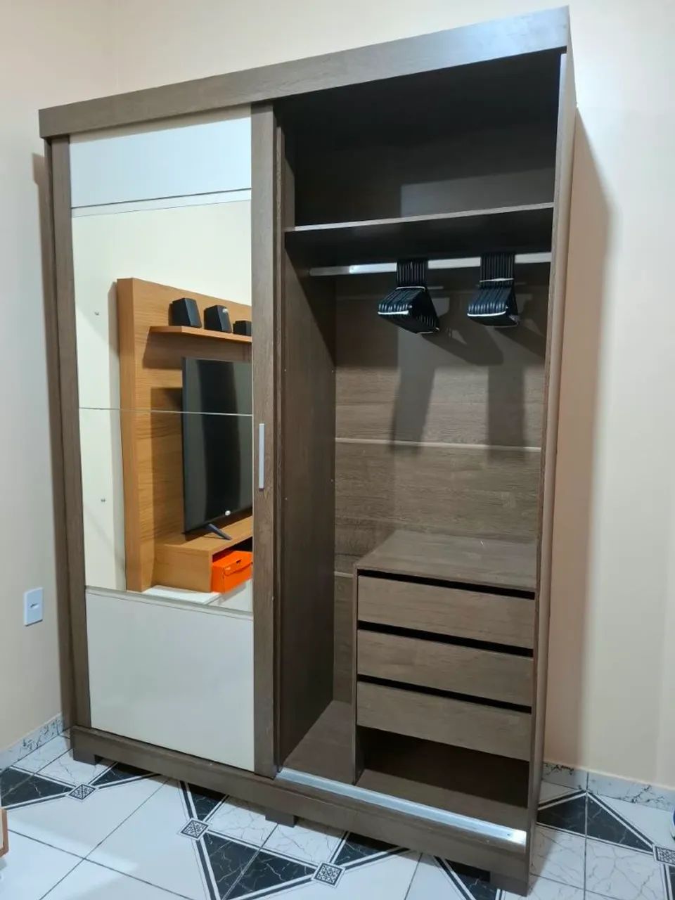Guarda-Roupa de Solteiro + 44 Cabides de Brinde R$ 650  - Foto 2
