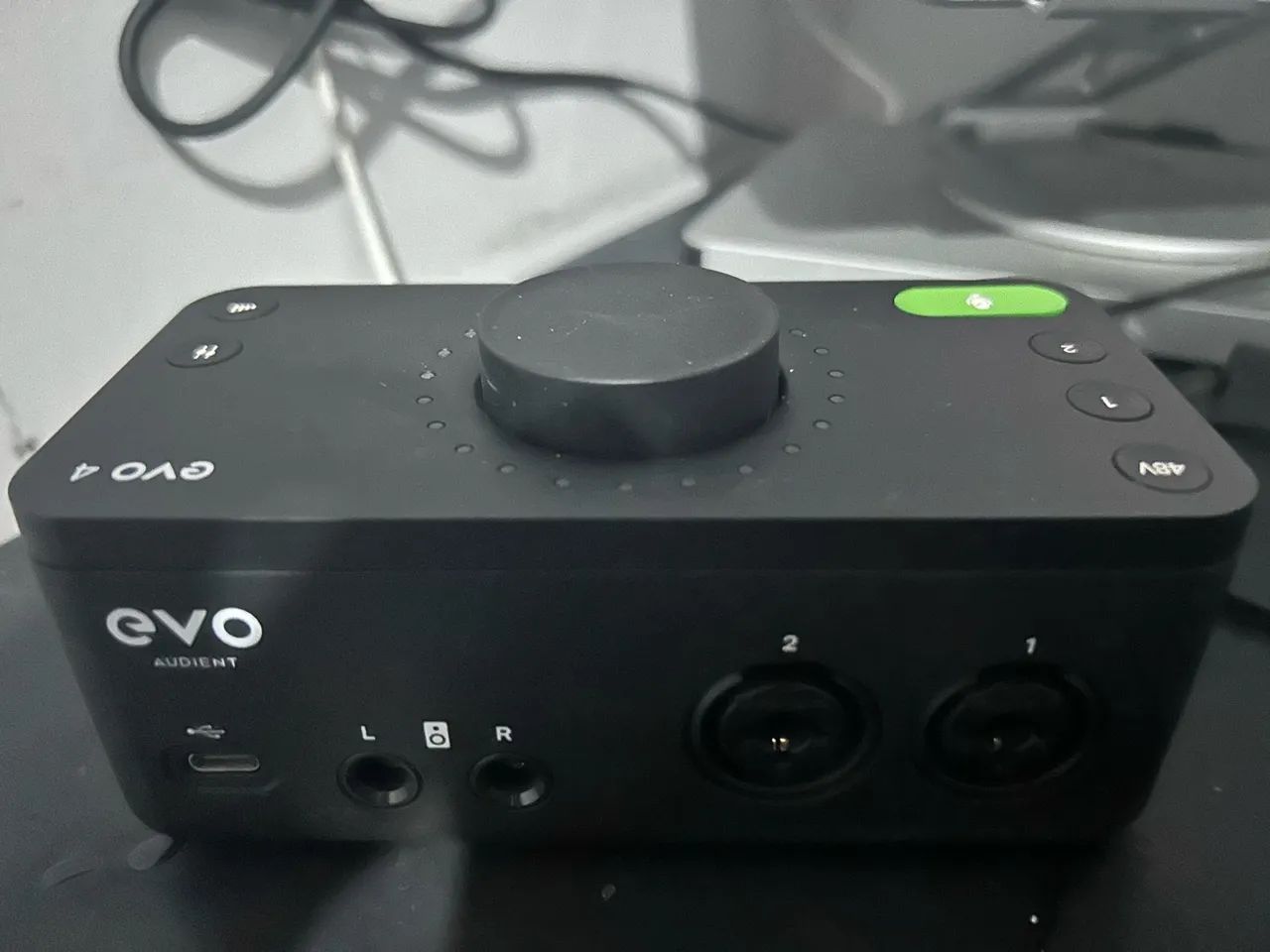 Interface de áudio Audient evo 4 2x2 semi nova pouco usada