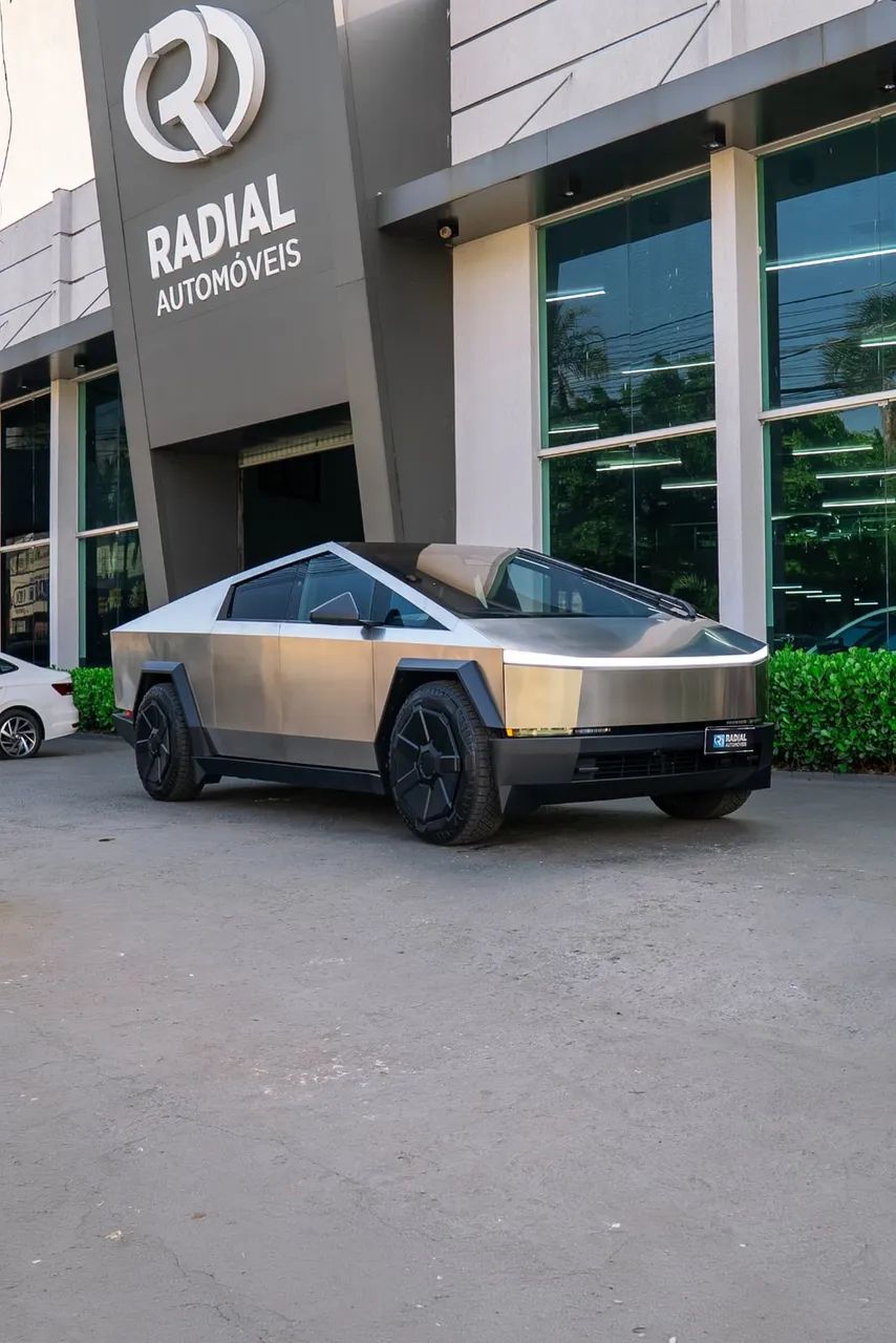 Tesla Cybertruck Foundation, foto 2 de 17