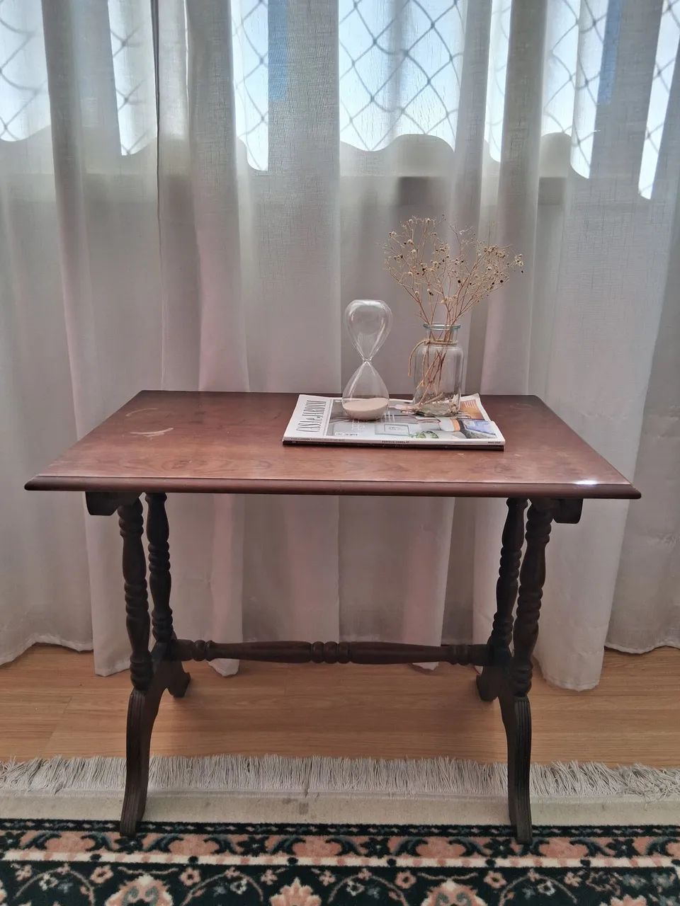 Mesa lateral em madeira