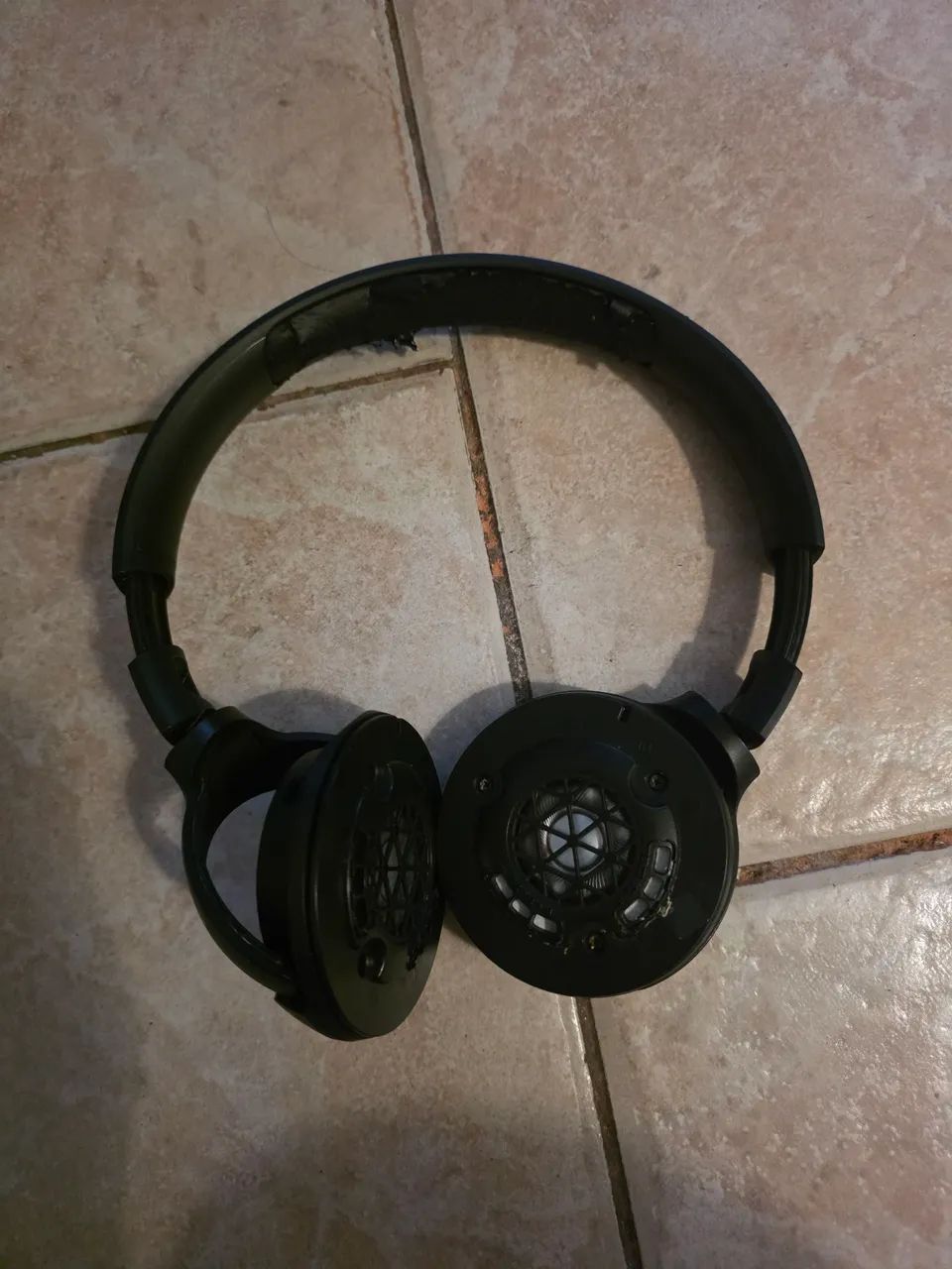 Fone de ouvido JBL com defeito 