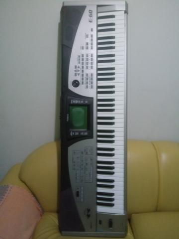 Teclado Roland E 60