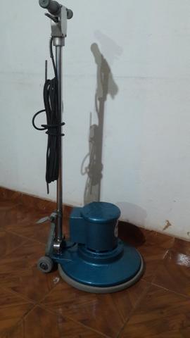 Locação de máquinas enceradeiras tamaonho 350mm e 500mm ! Aspiradores