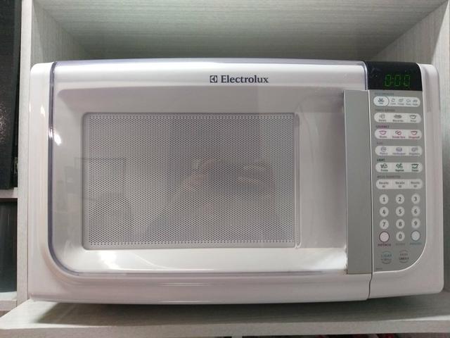 Micro-ondas electrolux 30 L Branco - Foto 2