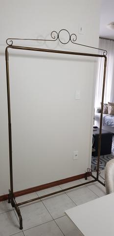 Arara de roupas cobre linda! - Foto 2