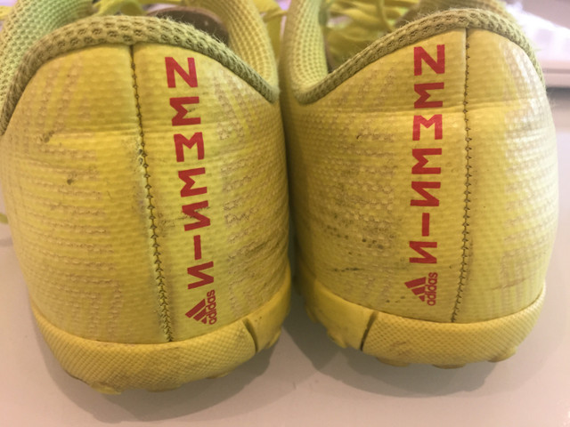 chuteira do messi amarela