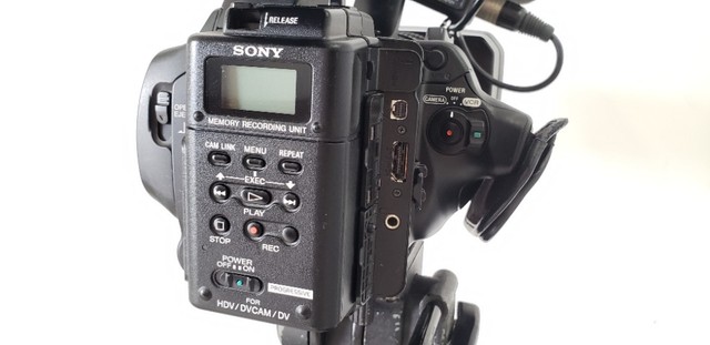 Câmera Profissional Sony Hvr-z5e + Gravador Sony Hvr Mrc1 - Foto 2