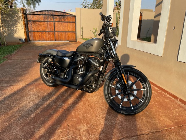 HARLEY DAVIDSON IRON 883