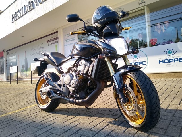 HORNET IMPECÁVEL COM APENAS 39.000 KM
