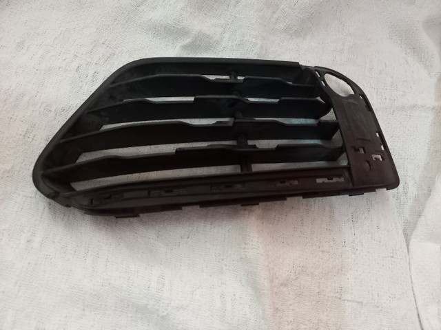 Grade moldura inferior BMW X1 16/19 LD