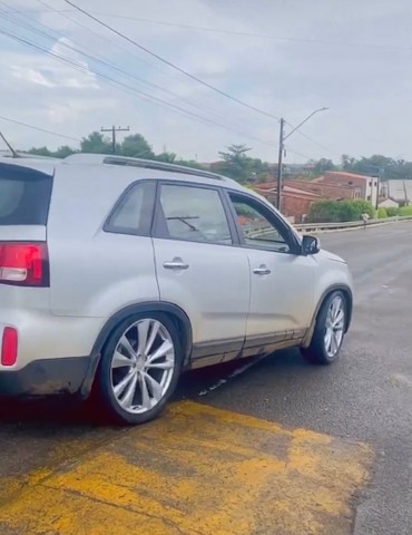 Vendo kia sorento ano 2014 aro 22 