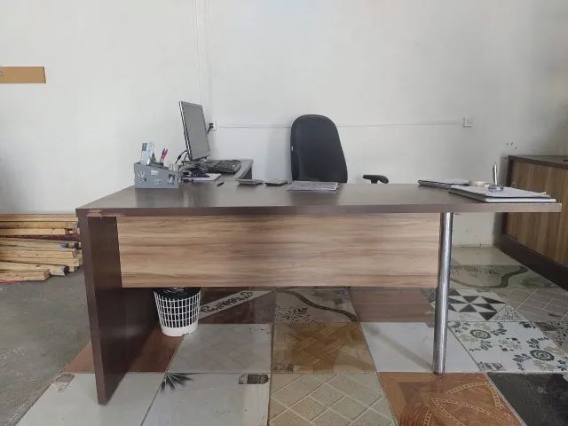 Mesa de escritório em L 2 gavetas versatile