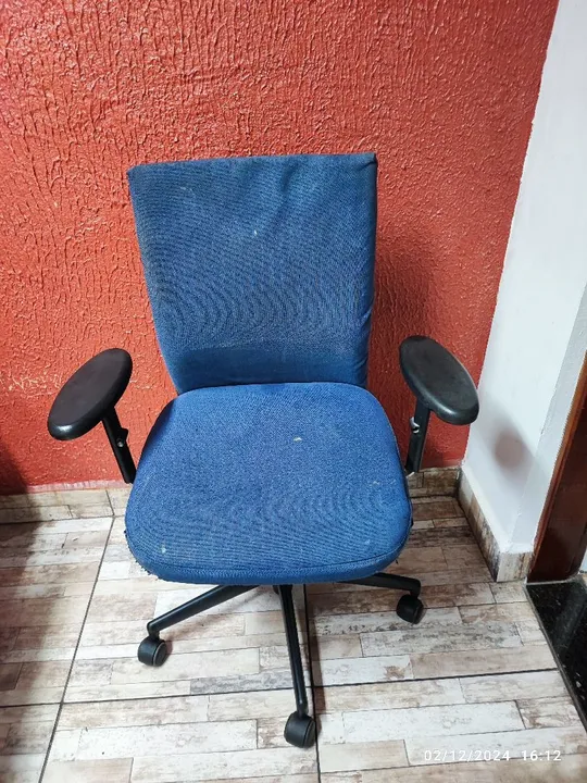 Cadeira de Escritório Giratória com Rodinhas