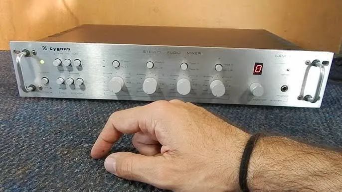 Mixer cygnus Sam 800 perfeito e com alças