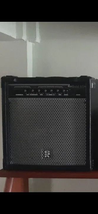 Amplificador para contrabaixo  60W