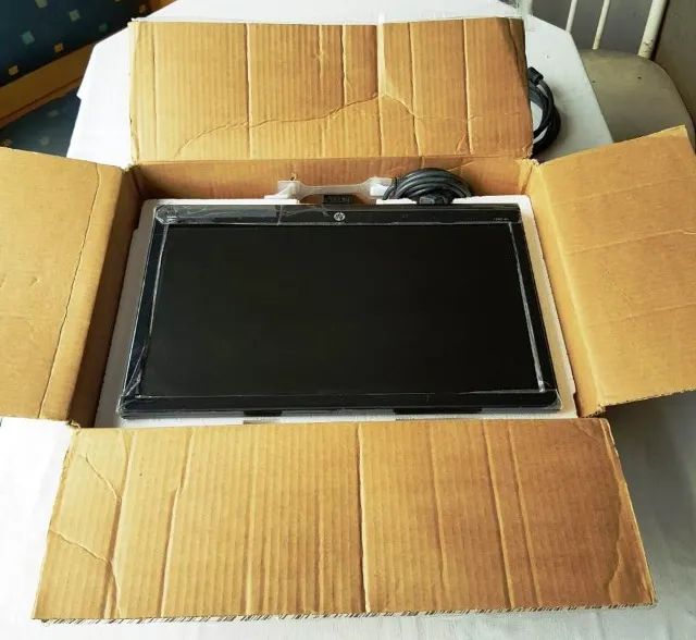 Monitor LCD 18.5 Polegadas - HP - Modelo E1941S-PN (L185X) - Funcionando - Sem Base - Foto 3