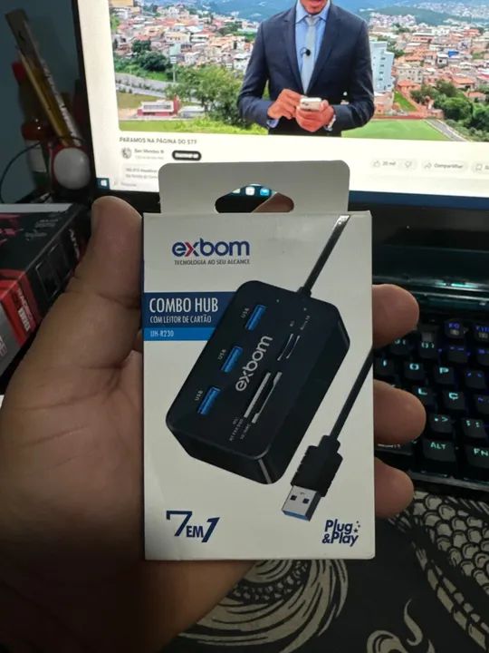 Hub USB 7 em 1 com Leitor de Cartão - Exbom
