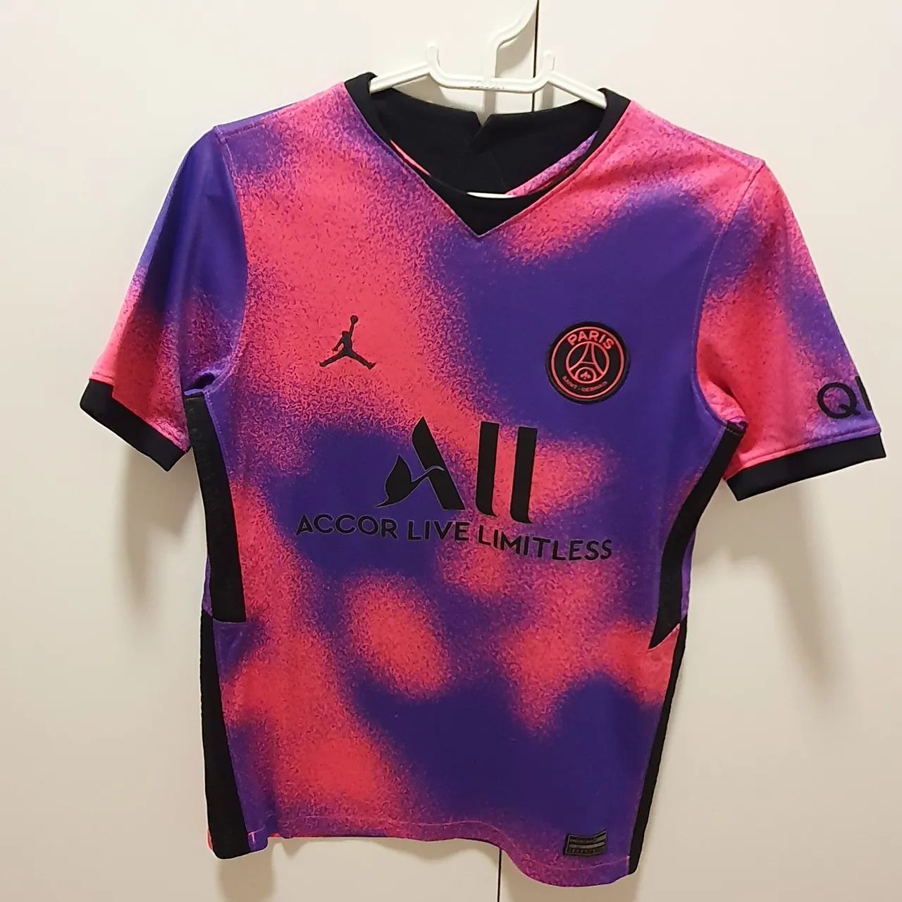 Camisa infantil do PSG marca original Nike Jordan nas cores rosa e roxo c/ detalhes pretos