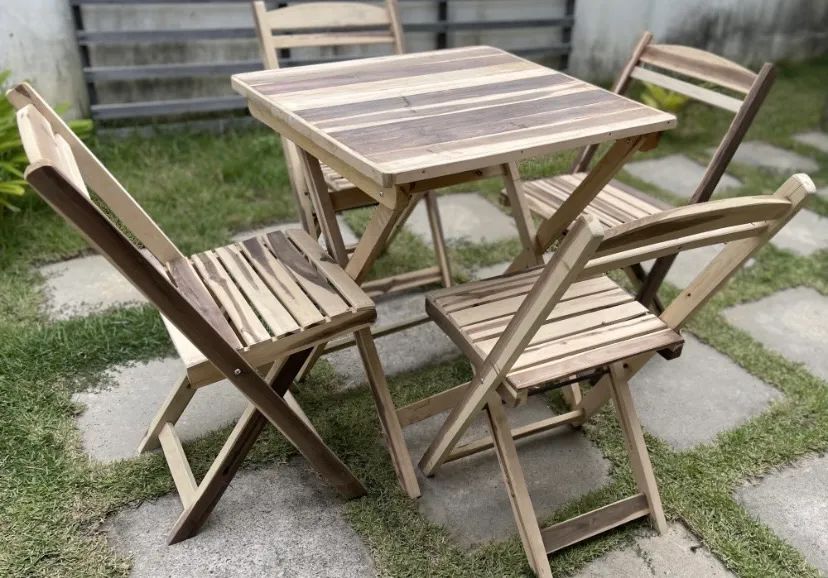 Jogo de Mesa e Cadeiras de Madeira - Rústico e Resistente - Foto 2