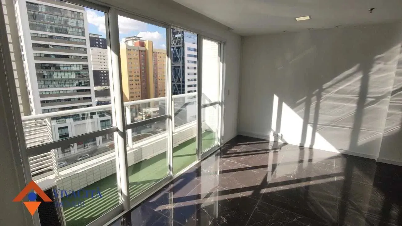 Sala para aluguel com 54 m2 de área útil, Bairro Água Verde - Curitiba - PR