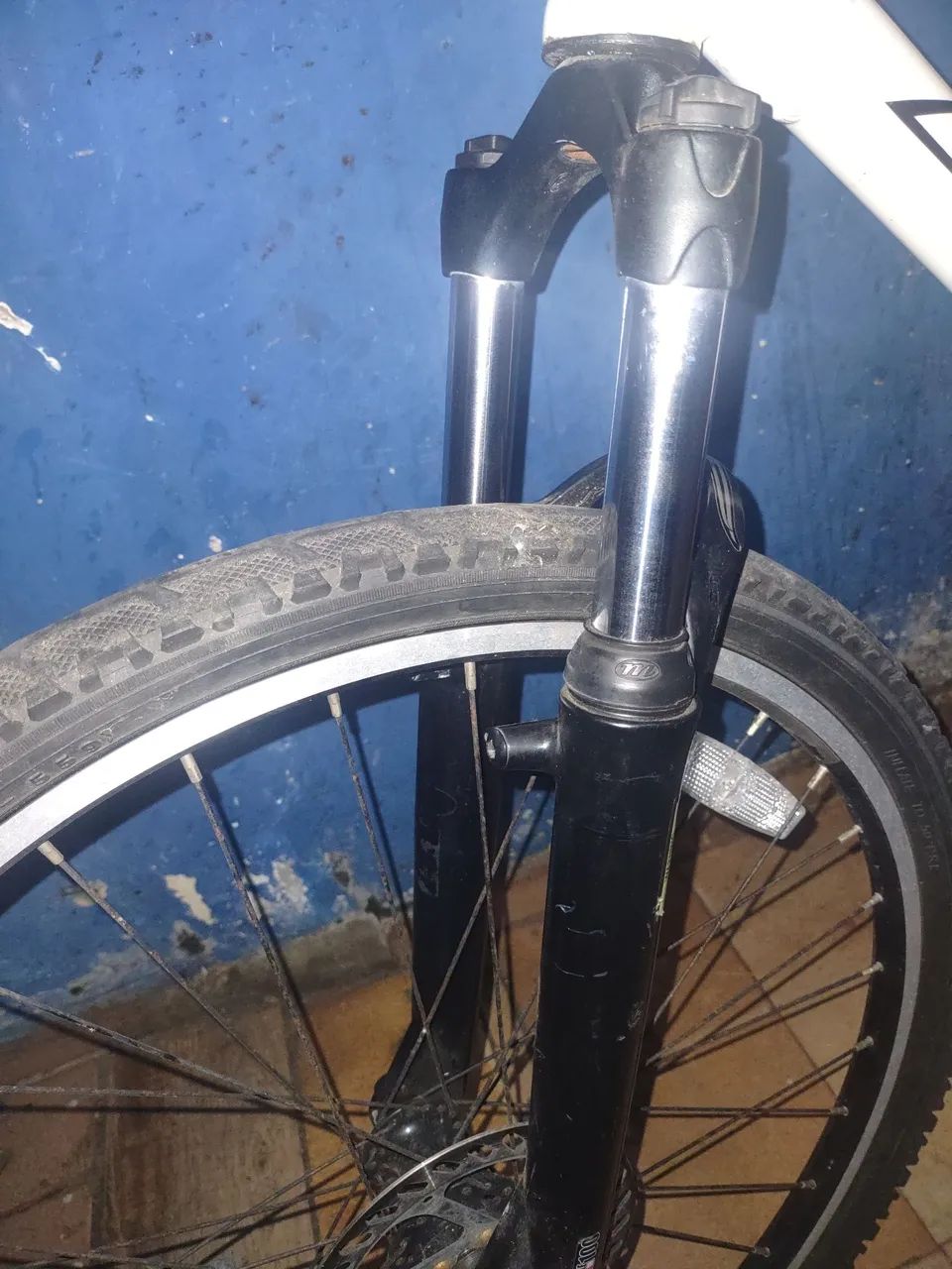 Suspensão Manitou six aro 26 