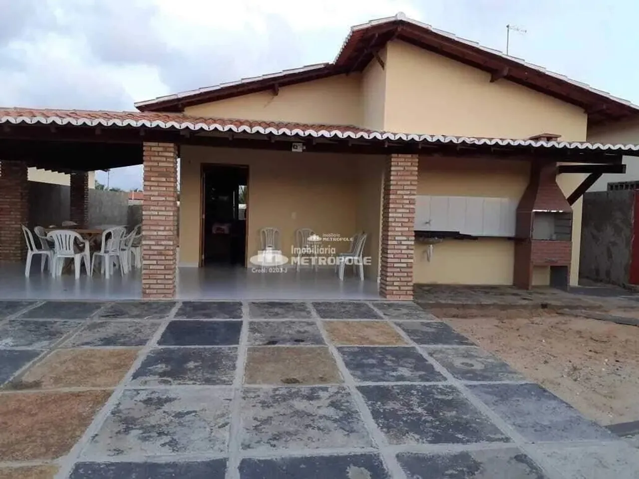 PRAIA PEITO DE MOÇA - MOBILIADO