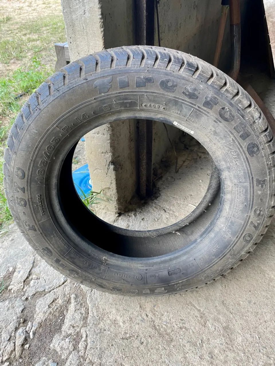 Pneu Firestone de época 