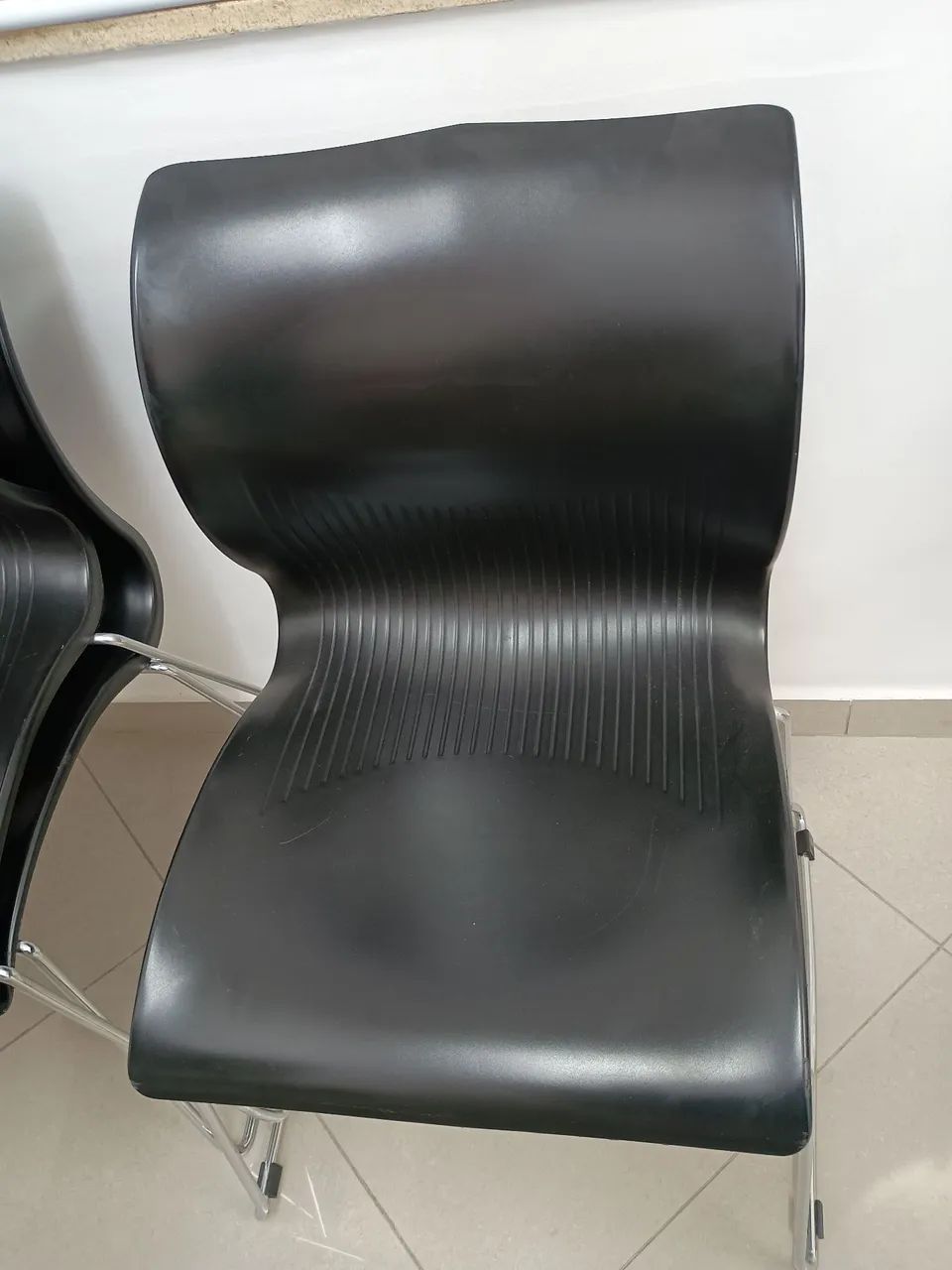 4 Cadeira de Polipropileno resistente com pés em aço inoxidável  - Foto 5