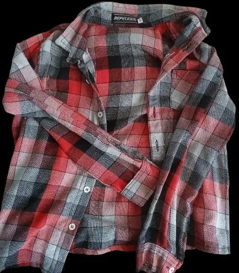Camisa xadrez vermelha e preta infantil