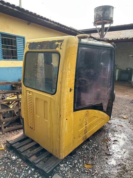 Cabine escavadeira CAT 320 - Foto 3