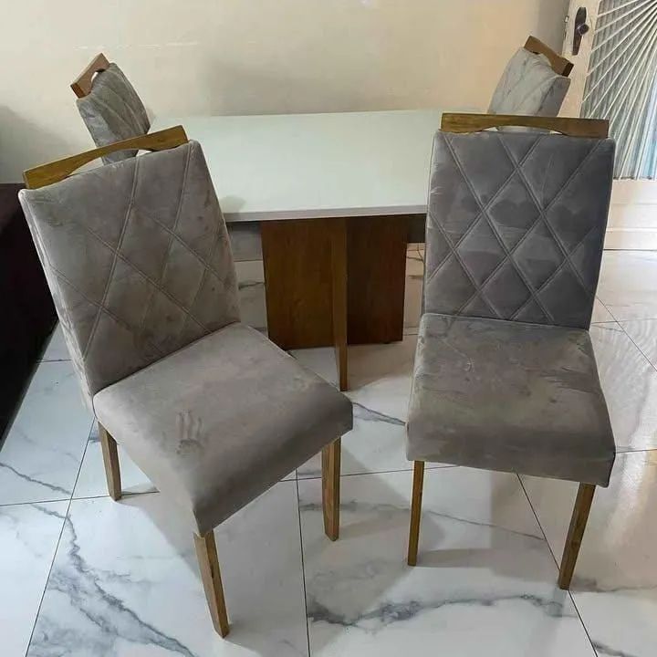 Conjunto de Mesa de Jantar Elegante com 4 Cadeiras - Foto 3