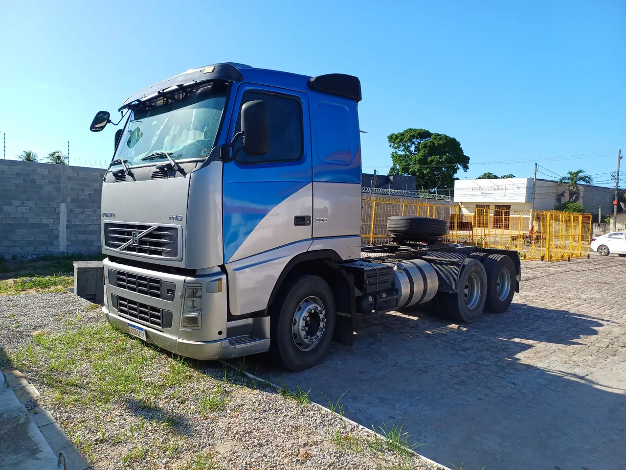 Caminhão Volvo FH 