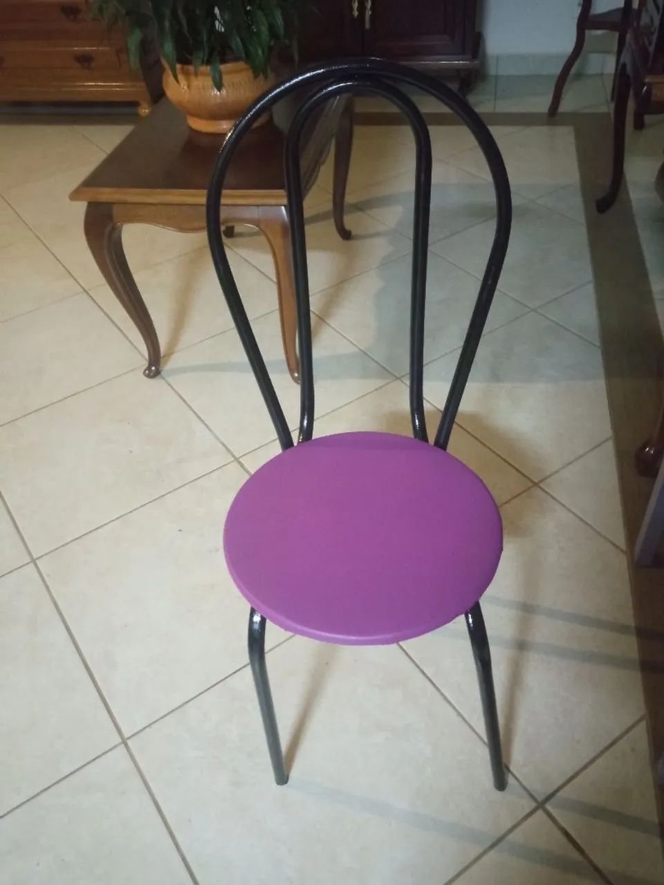 Cadeira com assento roxo - Foto 2