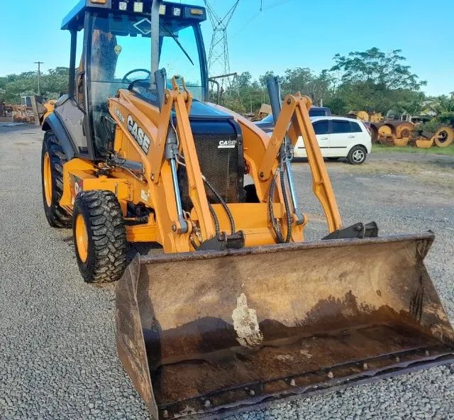 Retroescavadeira Case 580 2014  - Foto 3