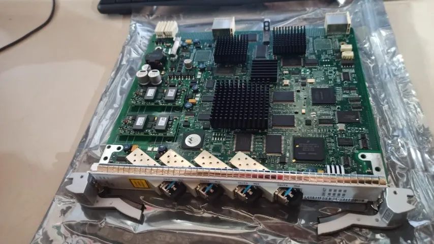 Placa de circuito eletrônico para equipamentos de telecomunicação