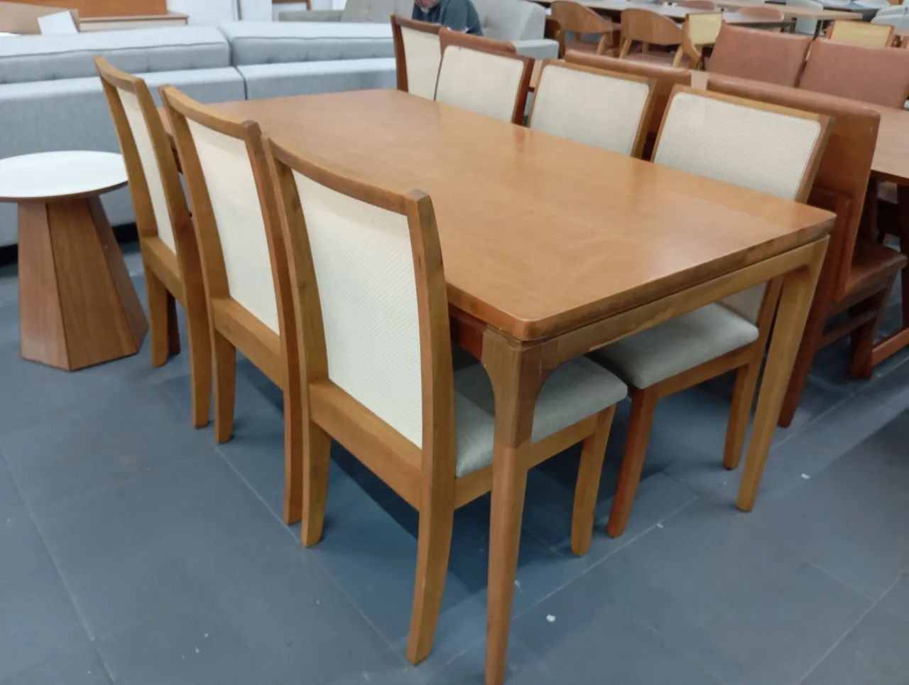 Mesa nova e com cadeiras de madeira, a pronta entrega  - Foto 4