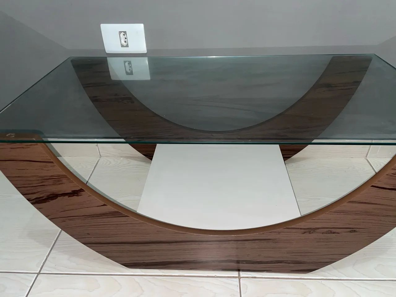 Mesa de centro moderna em madeira e vidro64962149809794124