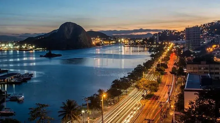 Excelente sala comercial no melhor Condomínio do Centro de Vitória, andar alto, vista para
