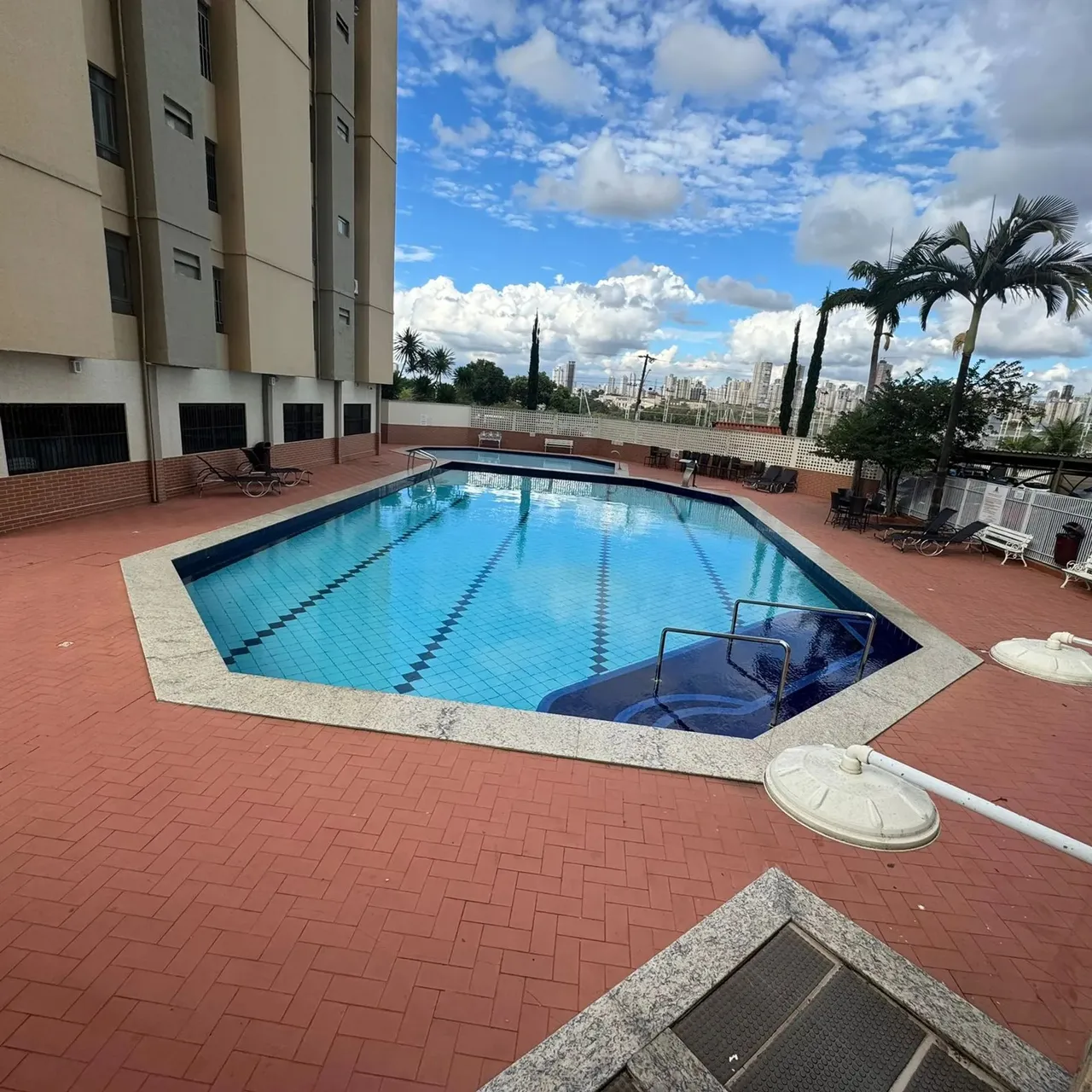 CÔRTES IMOBILIÁRIA ALUGA EXCELENTE APARTAMENTO NO SETOR SUDOESTE - GOIÂNIA