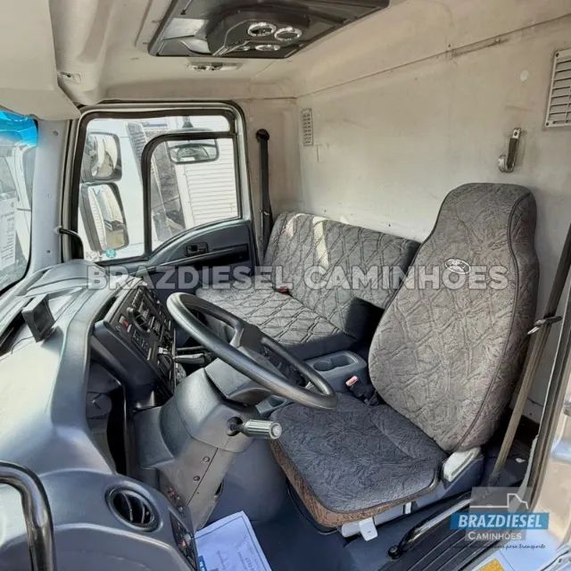 Ford Cargo 1719 2013 baú 6,80 x 2,80m - Foto 7