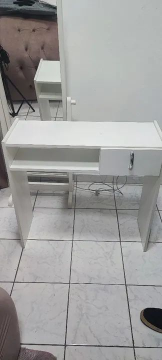 OPORTUNIDADE!!  MESA PARA MANICURE COM GAVETA!!