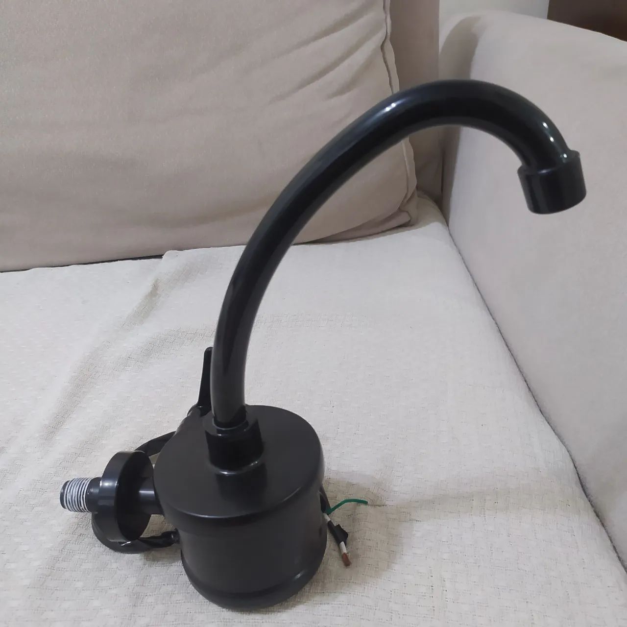 Torneira  Elétrica com design moderno e elegante - Foto 2