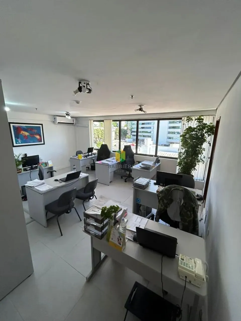 Sala comercial com 39m2 na Cristóvão colombo bairro Floresta. REF: VP 881