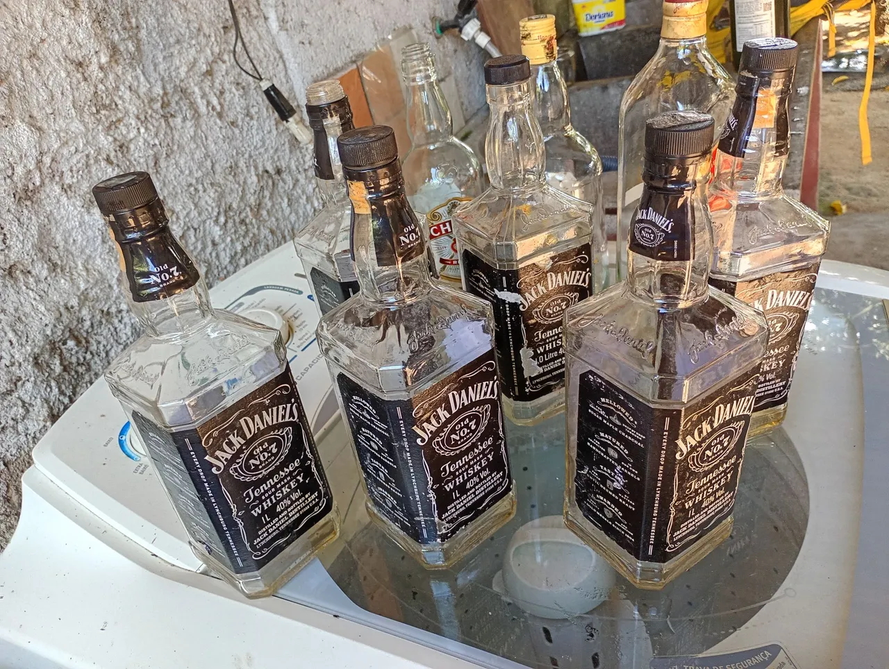 Garrafas vazias Jack Daniel's para decoração